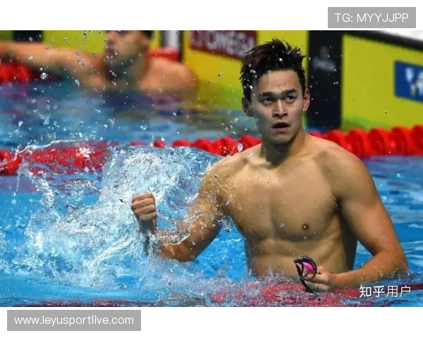 全国夏季游泳锦标赛孙杨400米自由泳决赛，全场观众热烈鼓掌。