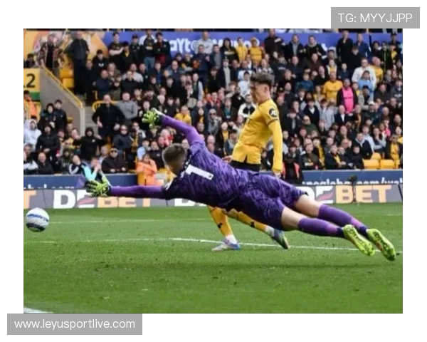 狼队3-0西汉姆获赛季首胜，但保级前景仍显严峻